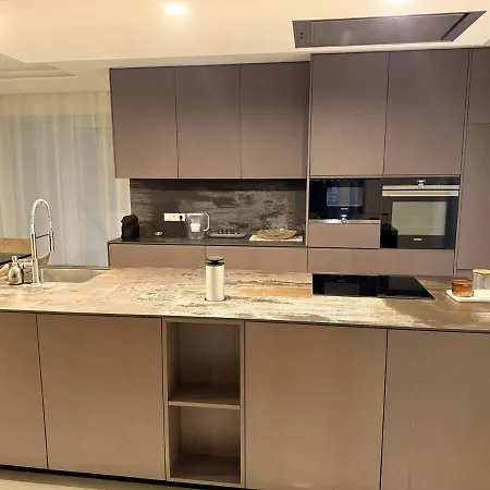 Luxury Modern 2-bedroom With Terrace