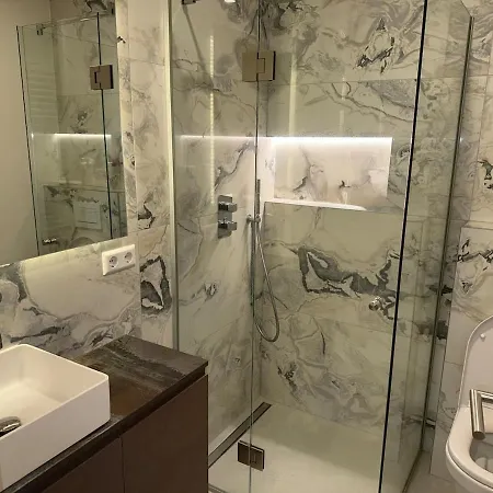 Luxury Modern 2-bedroom With Terrace *