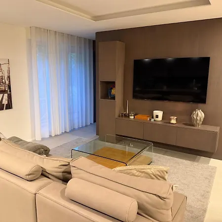 Luxury Modern 2-bedroom With Terrace Appartamento